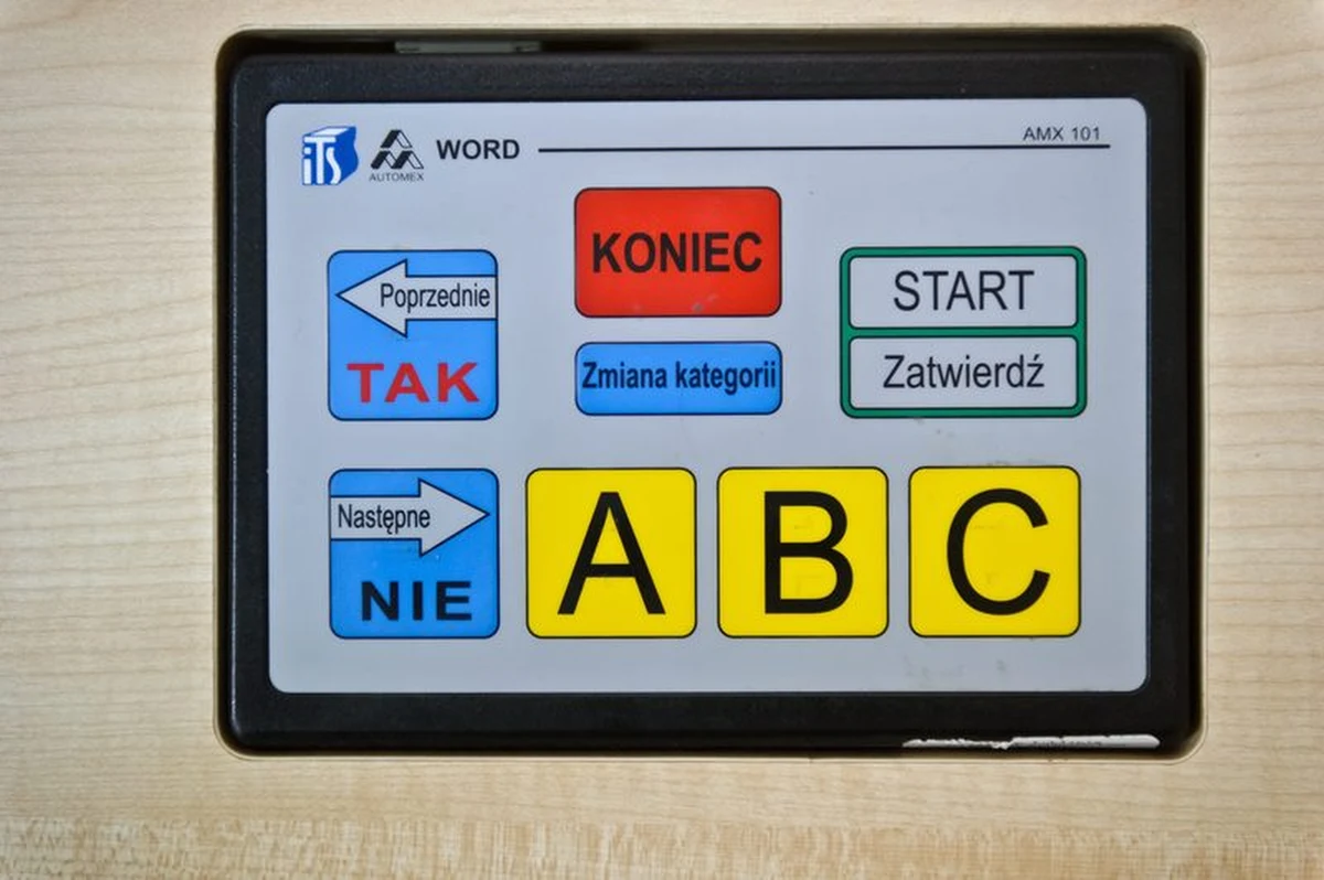 Falstart nowego systemu egzaminów na prawo jazdy. Od dziś obowiązuje jedna baza pytań, jednak rano w kilku miejscach egzaminy się nie odbyły. Kursanci nie mogli wylosować pytań z ujednoliconej bazy.