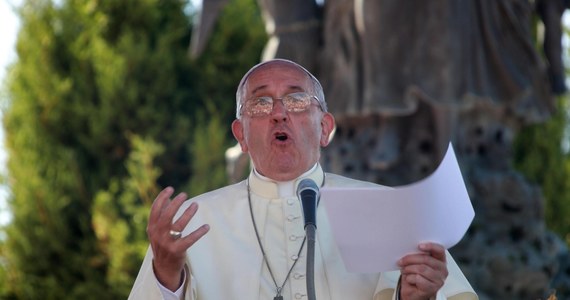 Papież Franciszek podczas mszy z udziałem ofiar pedofilii w Watykanie poprosił o przebaczenie za przestępstwa wykorzystywania seksualnego, których dopuścili się niektórzy księża i biskupi. Czyny te papież nazwał "profanacją oblicza Boga".