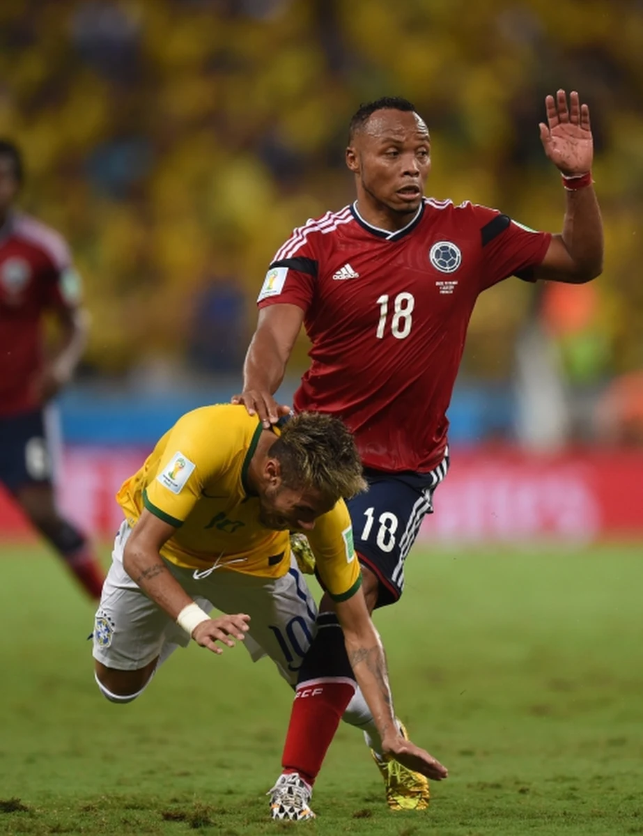 Kolumbijczyk Juan Zuniga, który brutalnie sfaulował Neymara w ćwierćfinale mistrzostw świata nie zostanie ukarany - poinformowała FIFA. "Zgodnie z regulaminem postępowanie w tej sprawie nie może zostać wszczęte. Sędzia dokładnie widział incydent i zareagował odgwizdując przewinienie" – czytamy w oficjalnym komunikacie. 