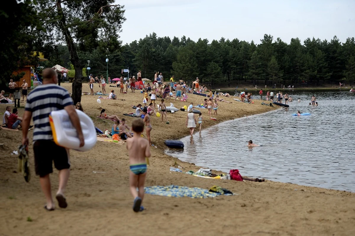 W tym roku biura podróży nie oferują wyjątkowo korzystnych ofert wakacji last-minute w Polsce. Frekwencja w krajowych kurortach jest na tyle wysoka, że tour-operatorzy nie zaczęli między sobą wojny cenowej. Nie ma jednak problemu, że zorganizować sobie naprawdę tani urlop na ostatnią chwilę.