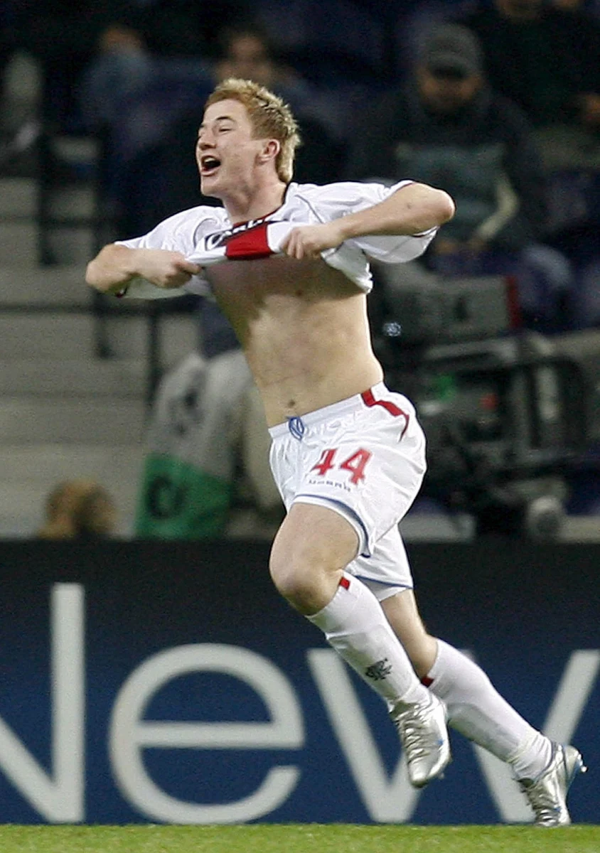 Piłkarz reprezentacji Szkocji, która jest rywalem Polaków w eliminacjach mistrzostw Europy 2016, Ross McCormack przeszedł z Leeds United do Fulham. Nieoficjalnie kwota transferu wynosi ok. 11 milionów funtów. To rekordem na zapleczu angielskiej ekstraklasy.