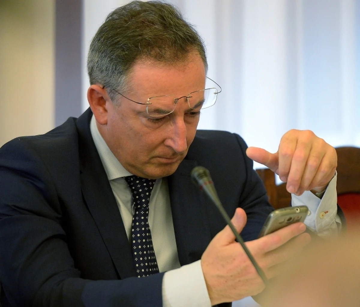 Polskie Stronnictwo Ludowe zagłosuje przeciwko wnioskowi Prawa i Sprawiedliwości w sprawie konstruktywnego wotum nieufności wobec rządu Donalda Tuska oraz przeciwko odwołaniu szefa MSW Bartłomieja Sienkiewicza – oświadczył szef klubu ludowców Jan Bury. Dodał, że posłów jego partii będzie obowiązywać dyscyplina głosowania. 