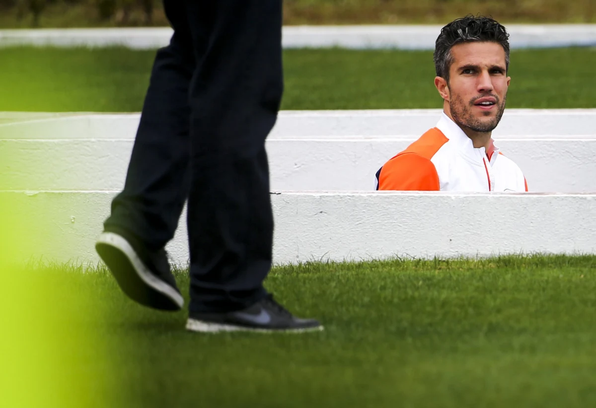 W półfinałowym meczu reprezentacji Holandii z Argentyną może zabraknąć jednego z kluczowych zawodników. Z powodu problemów żołądkowych pod znakiem zapytania stoi występ holenderskiego napastnika Robina van Persiego.