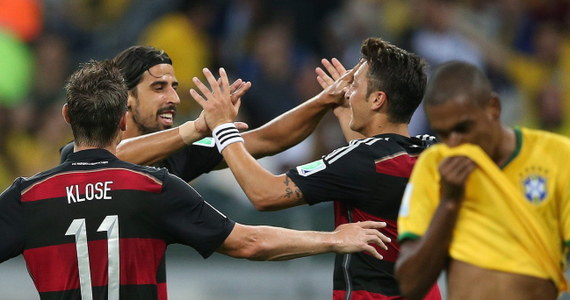 Niemcy pokonali Brazylijczyków 7:1 i są pierwszymi finalistami mundialu. Po 30 minutach pierwszej połowy na tablicy wyników było już 5:0. Honorowy gol "Canarinhos" padł kilka minut przed końcem spotkania.