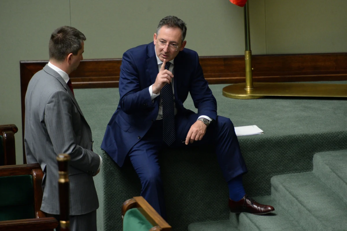 W kaskadach kłamstw i przeinaczeń gubi się istota sprawy; nie popełniono żadnego przestępstwa poza jednym: nielegalnym nagraniem rozmowy - powiedział w Sejmie szef MSW Bartłomiej Sienkiewicz, występując w debacie poświęconej wnioskowi PiS o wotum nieufności wobec niego.