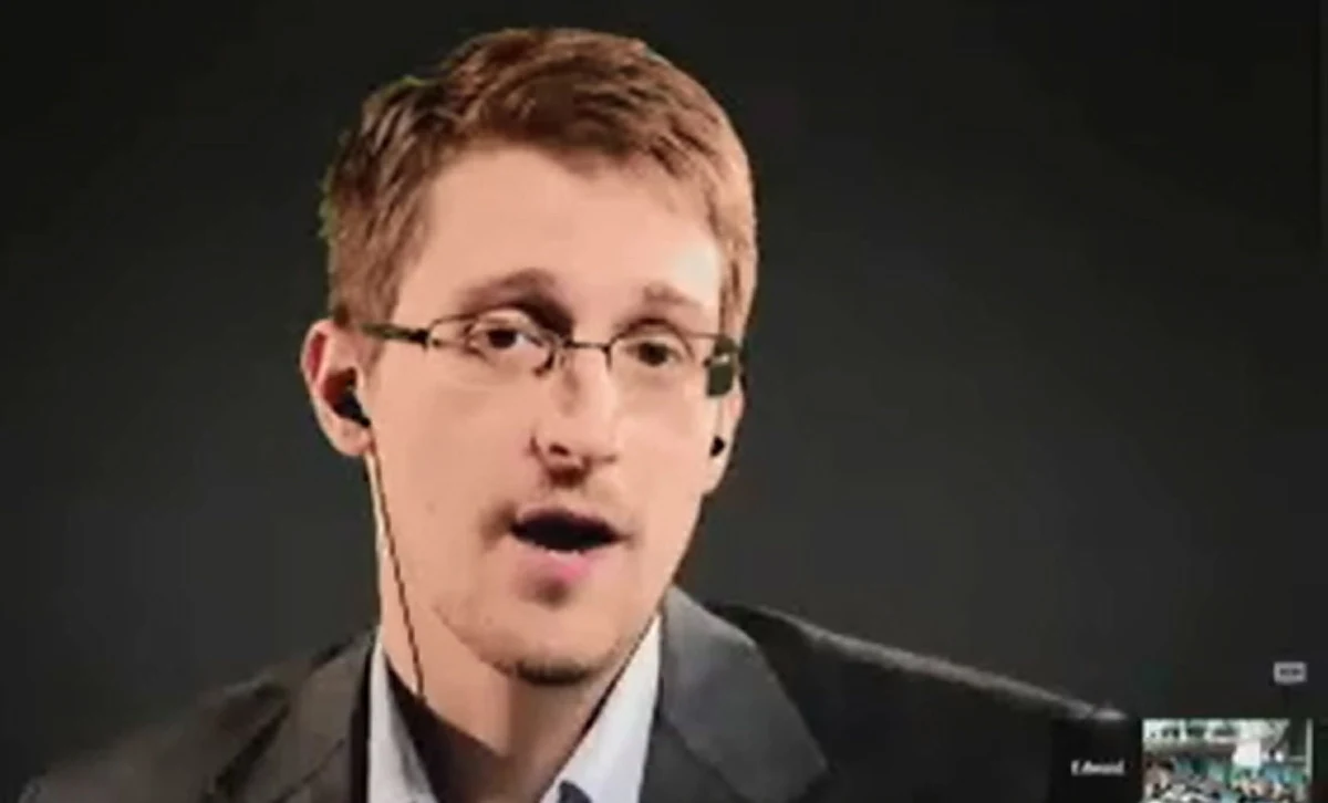 ​Były współpracownik służb specjalnych USA Edward Snowden chce przedłużyć prawo swojego pobytu w Rosji. Informację przekazał jego rosyjski adwokat. Snowden ścigany jest w USA za ujawnienie tajnych informacji o inwigilacji obywateli.