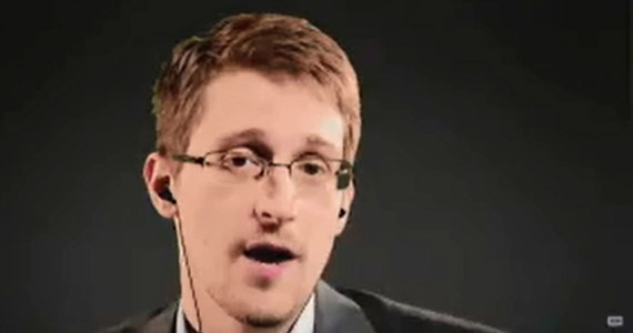 ​Były współpracownik służb specjalnych USA Edward Snowden chce przedłużyć prawo swojego pobytu w Rosji. Informację przekazał jego rosyjski adwokat. Snowden ścigany jest w USA za ujawnienie tajnych informacji o inwigilacji obywateli.