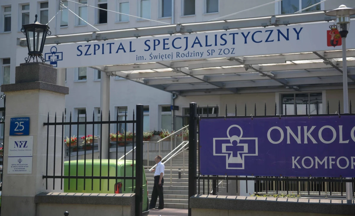 "Dziecko, które przyszło na świat 30 czerwca w Szpitalu Bielańskim zmarło tam w środę ok. 20.45"- mówi "Rzeczpospolitej" mec. Marcin Dubieniecki, pełnomocnik kobiety, której aborcji odmówił prof. Bogdan Chazan.