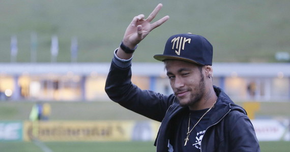 Brazylijczyk Neymar, wykluczony z powodu kontuzji z udziału w mistrzostwach świata, w finale będzie kibicował Argentynie. "Dwa centymetry bliżej środka kręgosłupa i mógłbym skończyć na wózku" - powiedział napastnik, sfaulowany przez rywala w meczu 1/4 finału.