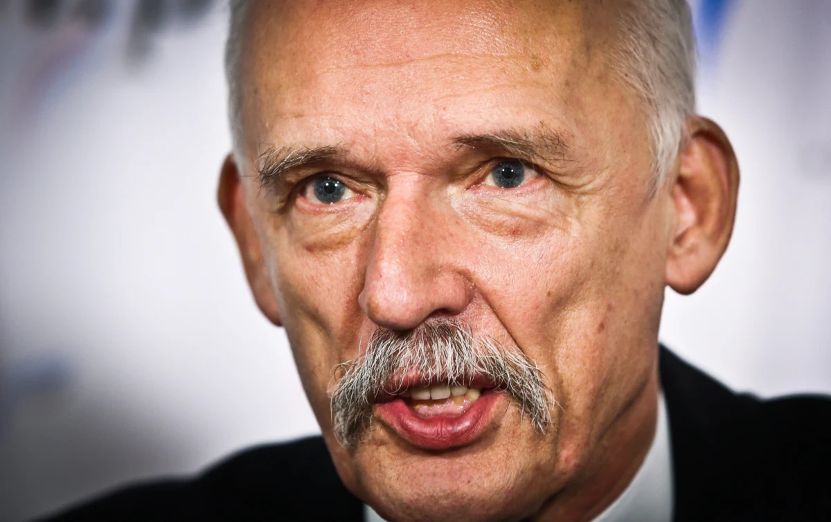 "Powiedziałem "dzień dobry" posłowi Korwin-Mikkemu. Uderzył mnie w twarz. To nie jest normalne!" - napisał na Twitterze eurodeputowany PO, były szef MAC, Michał Boni. MSZ kieruje zawiadomienie do prokuratury w tej sprawie.