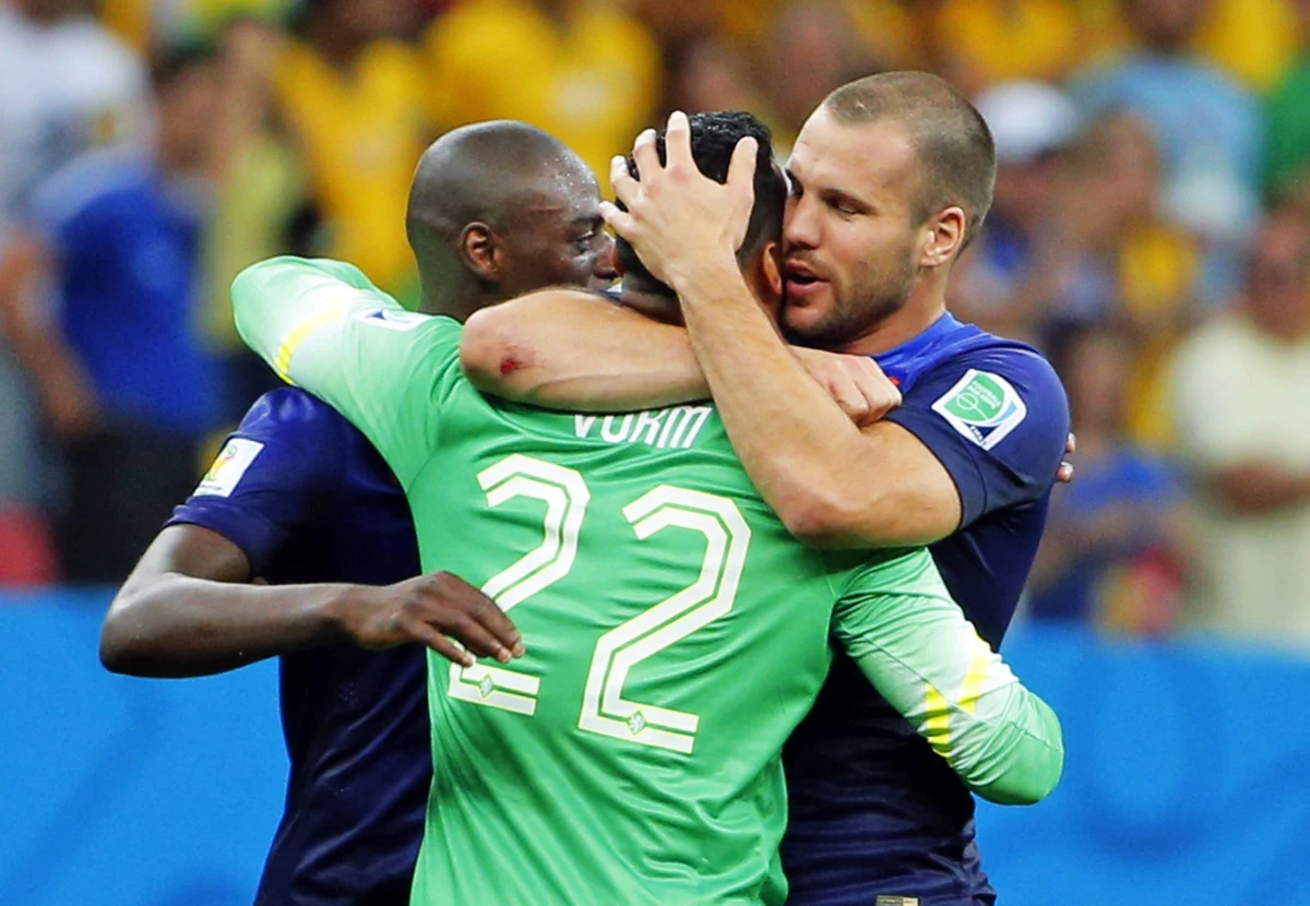 Holendrzy pokonali reprezentację Brazylii 3:0 w meczu o 3. miejsce piłkarskich mistrzostw świata. W drugiej połowie Brazylijczycy byli bardzo aktywni, próbowali strzelić kontaktową bramkę, ale obrona "Pomarańczowych" była wyjątkowo szczelna. Holendrzy dwie bramki zdobyli w pierwszej połowie, a ostatnią w doliczonym czasie gry. 