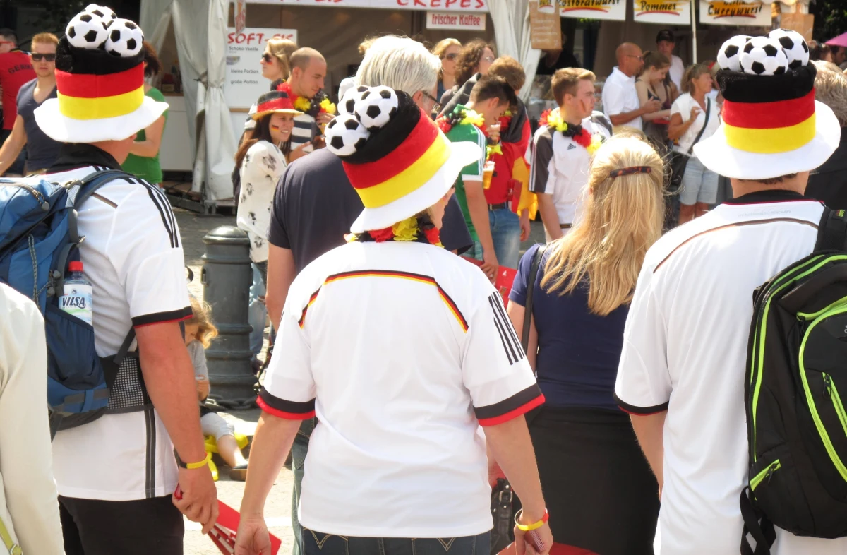 Wieczorem na słynnej Maracanie w Rio de Janeiro piłkarze Niemiec i Argentyny zmierzą się w finale mistrzostw świata. W decydującym meczu mundialu obie drużyny zagrają ze sobą po raz trzeci. "Wygramy, bo jesteśmy najlepsi" - usłyszał specjalny wysłannik RMF FM do Berlina Adam Górczewski. 