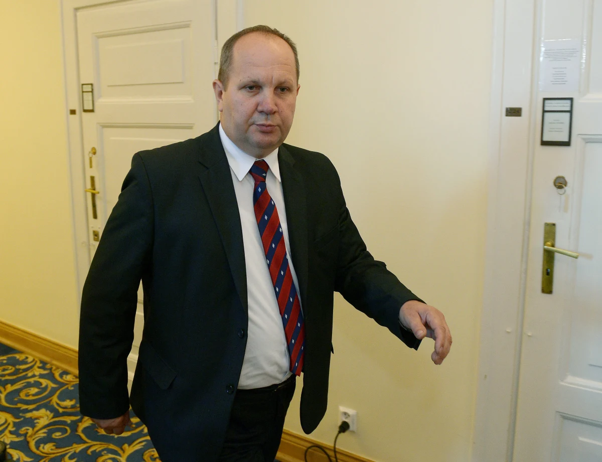 Poseł PSL Zbigniew Sosnowski został ranny w wypadku samochodowym w Szychowie k. Golubia-Dobrzynia (Kujawsko-Pomorskie). "Polityk trafił do szpitala" - powiedziała rzeczniczka wojewódzkiej komendy policji nadkom. Monika Chlebicz.