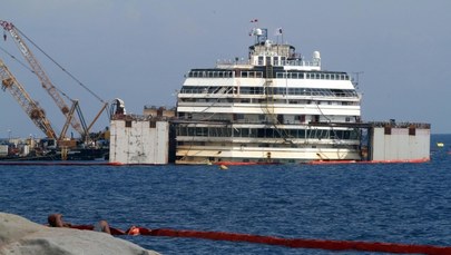 Wrak statku Costa Concordia już utrzymuje się na wodzie  