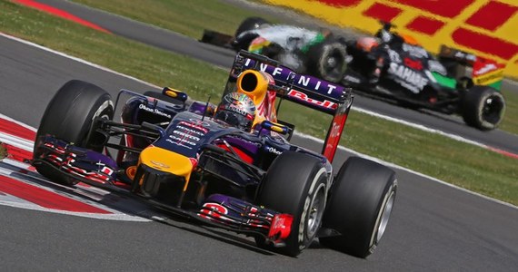 Czterokrotny mistrz świata Formuły 1 Niemiec Sebastian Vettel z teamu Red Bull uważa, że "byłoby głupie" tracić nadzieję na wywalczenie tytułu dopóki, choć tylko teoretycznie, są szanse na jego zdobycie.
