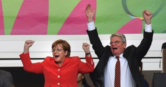 Jako szef Komisji Europejskiej Jean-Claude Juncker będzie starał się osłabić Niemcy, opierając się na koalicji krajów z południa Europy, brukselskich urzędnikach i europarlamencie" - pisze wtorkowy "Die Welt". Według dziennika "Juncker będzie grał Merkel na nerwach".