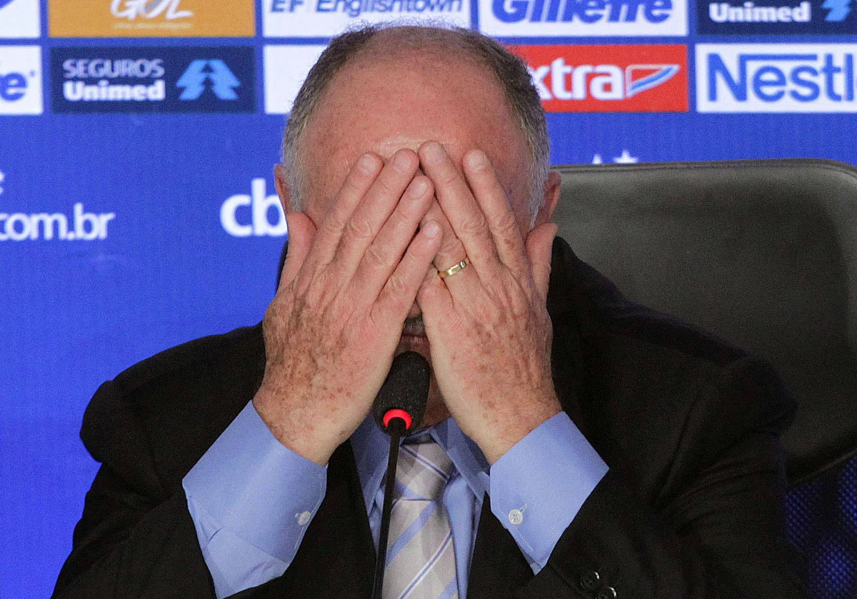 Luiz Felipe Scolari zrezygnował z funkcji trenera Brazylii - potwierdził prezes tamtejszej federacji piłkarskiej Jose Maria Marin. O decyzji szkoleniowca, na którą wpływ miał fatalny wynik podczas mistrzostw świata, informowały już wcześniej media. Teraz jest to już oficjalna wiadomość. 

