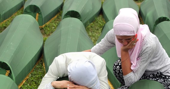 Państwo holenderskie ponosi odpowiedzialność cywilną za śmierć ponad 300 muzułmańskich mężczyzn i chłopców podczas masakry w Srebrenicy w lipcu 1995 roku - brzmi orzeczenie sądu. Holenderscy żołnierze sił pokojowych ONZ mieli ich chronić.
