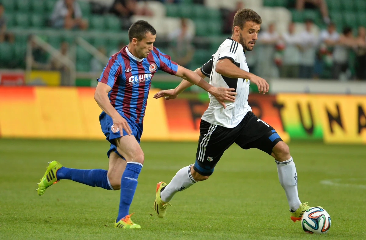 Pierwszą przeszkodą mistrza Polski w 2. rundzie eliminacji Ligi Mistrzów był irlandzki St Patrick's Athletic FC, który w 37. minucie strzelił drużynie z Warszawy gola. W końcówce spotkania drużynę z Warszawy uratował jednak Miroslav Radović, który wyrównał 1:1.