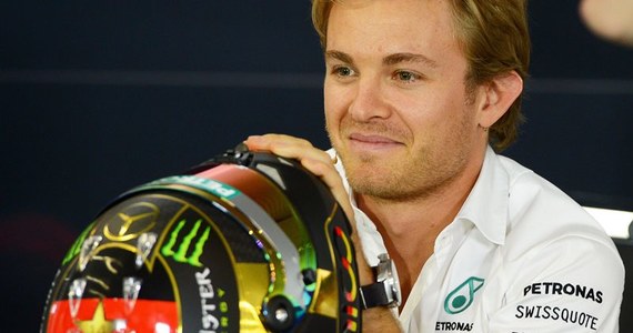 Międzynarodowa Federacja Piłki Nożnej (FIFA) zabroniła Nico Rosbergowi umieszczenia grafiki Pucharu Świata na kasku w trakcie niedzielnego wyścigu Grand Prix Niemiec Formuły 1 w Hockenheim.