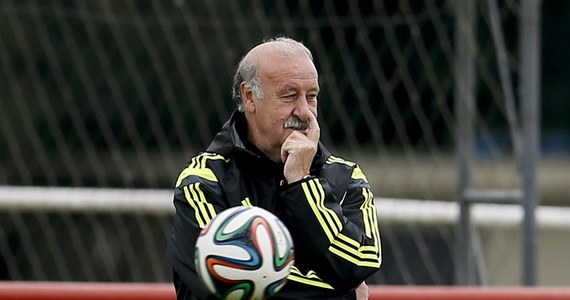 Vicente del Bosque poinformował w czwartek, że pozostanie trenerem piłkarskiej reprezentacji Hiszpanii. Przyszłość 63-letniego szkoleniowca stała pod znakiem zapytania po nieudanym występie jego podopiecznych w zakończonych w niedzielę mistrzostwach świata.