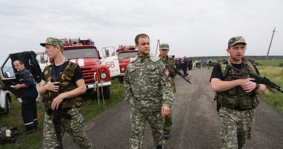 Czarne skrzynki z malezyjskiego Boeinga 777, zestrzelonego na wschodzie Ukrainy, wciąż nie zostały przekazane władzom w Kijowie. Prezydent Petro Poroszenko podkreślił, że nie mogą one trafić w ręce "trzeciej strony". Wcześniej prorosyjscy separatyści, którzy kontrolują miejsce, gdzie samolot spadł na ziemię, oświadczyli, że przekażą skrzynki do Rosji.