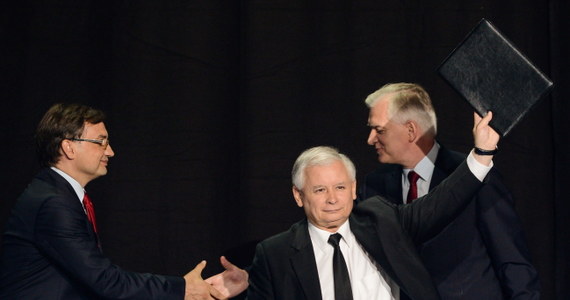 Prezes PiS Jarosław Kaczyński podpisał polityczne porozumienie z liderem Solidarnej Polski Zbigniewem Ziobrą oraz szefem Polski Razem Jarosławem Gowinem. Dokument został podpisany w Warszawie, podczas spotkania mającego na celu zjednoczenie prawicy. Zorganizowało je PiS.   