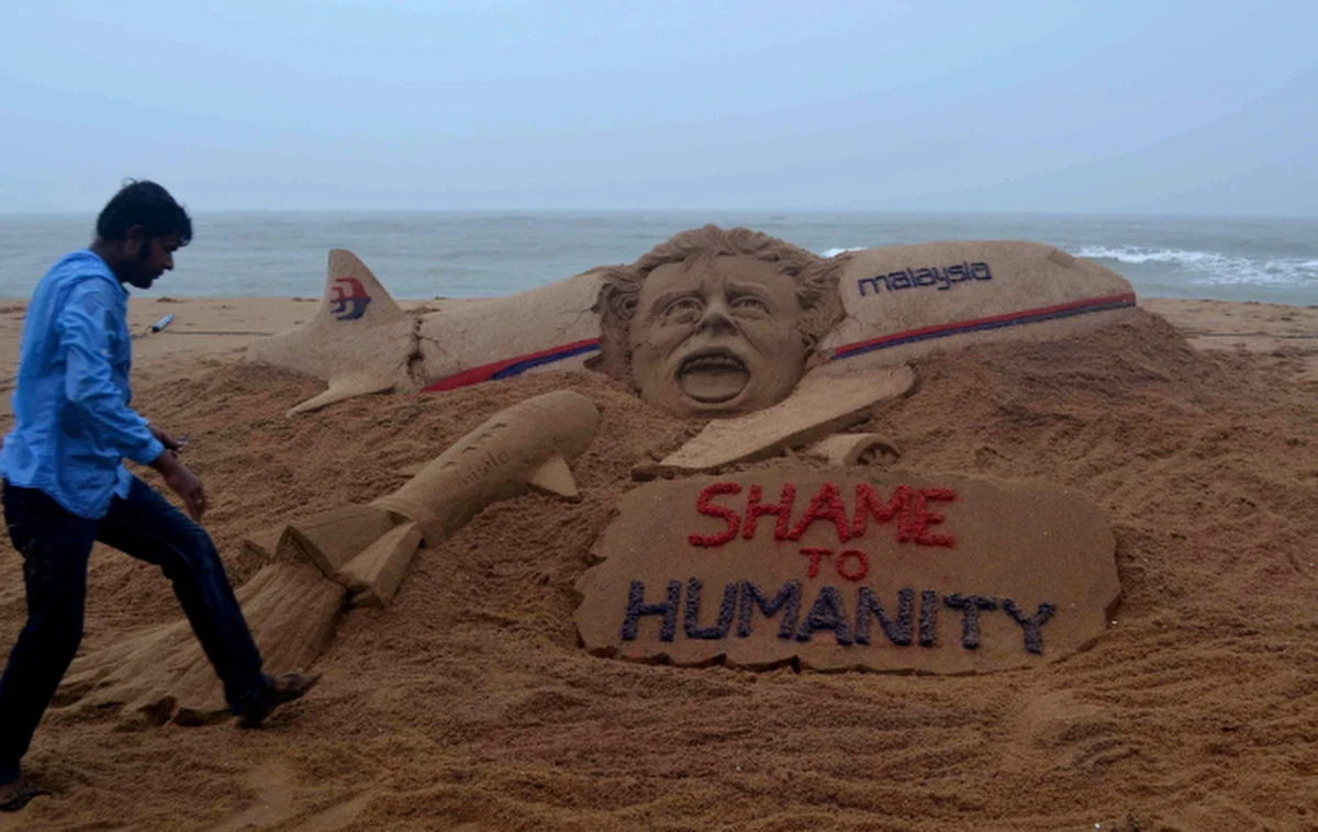 Malezyjski minister transportu Liow Tiong Lai powiedział, że jest zaniepokojony brakiem odpowiedniego zabezpieczenia terenu, gdzie w czwartek zestrzelono malezyjską maszynę. "Istnieją przesłanki, że kluczowe dowody w sprawie nie zostały zachowane na miejscu" - powiedział. Zaapelował również o pomoc w śledztwie. 