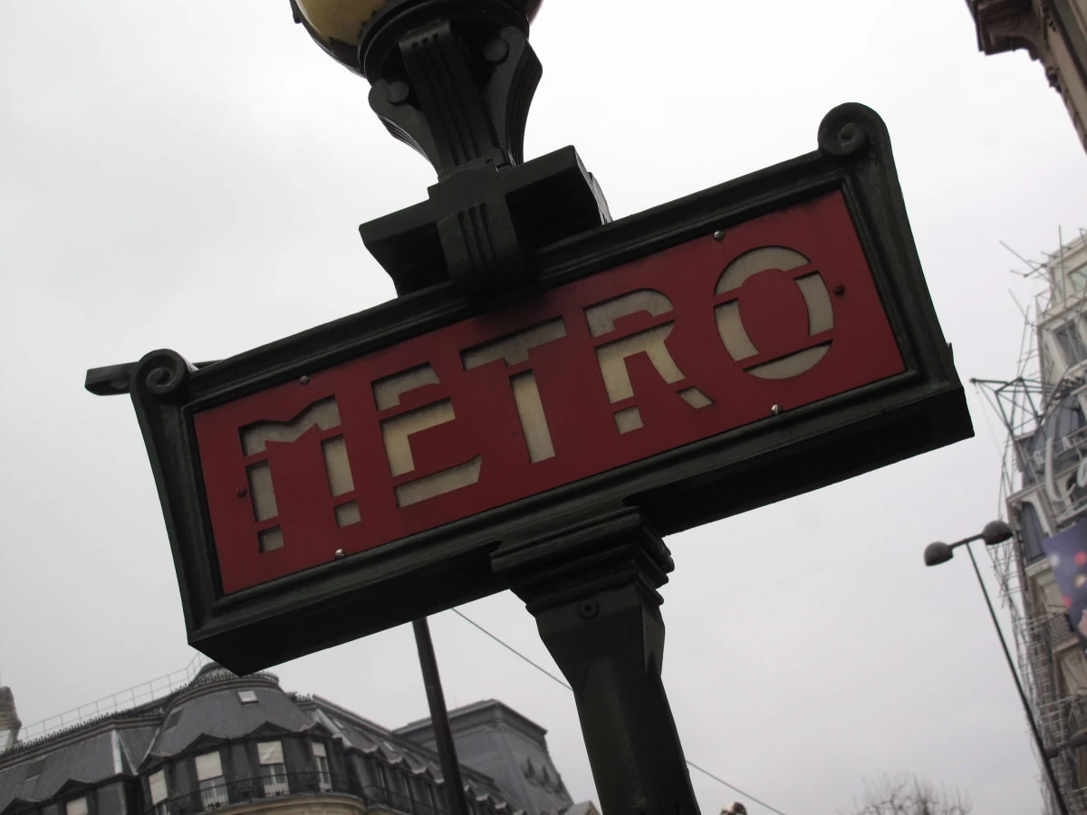 Sprzeczne informacje w sprawie krwawej strzelaniny w centrum Paryża. Według jednych źródeł, ranne zostały dwie osoby, według innych cztery – donosi korespondent RMF FM Marek Gładysz.