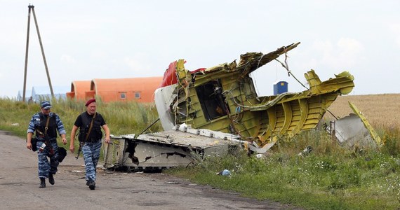 Separatyści z Doniecka proszą Rosję o przysłanie ekspertów do zbadania katastrofy malezyjskiego samolotu. Kijów oskarża separatystów, o blokowanie miejsca katastrofy, wywożenie ciał ofiar i niszczenie dowodów.