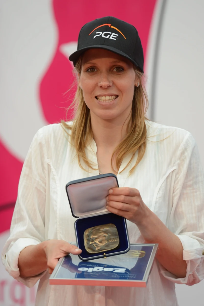 "Przydałyby mi się trzy dodatkowe kilogramy" - mówi w RMF FM Zofia Noceti-Klepacka. Brązowa medalistka igrzysk olimpijskich w windsurfingu niecały rok po urodzeniu drugiego dziecka wywalczyła medal mistrzostw Europy, a teraz szykuje się do startu w mistrzostwach świata. Pytana, jak to robi, odpowiada, że jest aktywną mamą. Zdradza też jednak, że coraz bardziej od rywalizacji zajmuje ją wychowanie swoich dzieci.