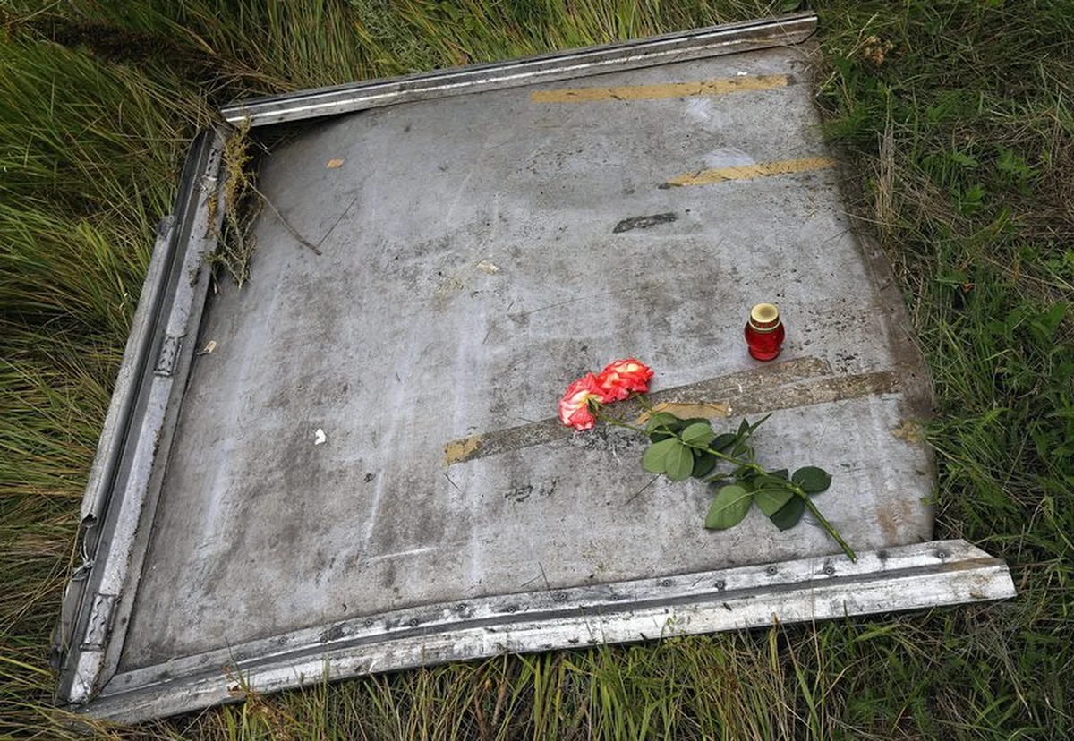 Francja, W. Brytania i Niemcy będą naciskać na prezydenta Rosji Władimira Putina, aby wymógł na prorosyjskich bojownikach umożliwienie śledczym dostępu do miejsca katastrofy malezyjskiego samolotu - poinformował w niedzielę prezydent Francji Francois Hollande.
