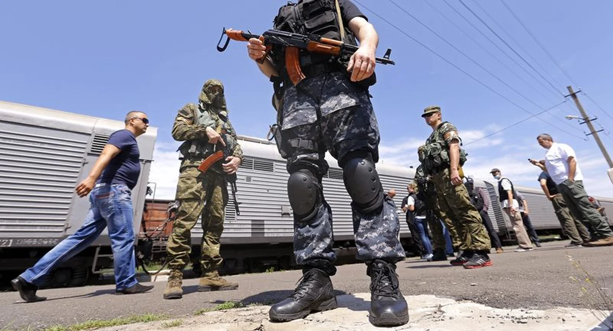 Sekretarz stanu USA John Kerry powiedział, że coraz więcej wskazuje na to, że system rakietowy użyty do zestrzelenia samolotu pasażerskiego na wschodzie Ukrainy znalazł się w rękach separatystów i pochodził z Rosji.