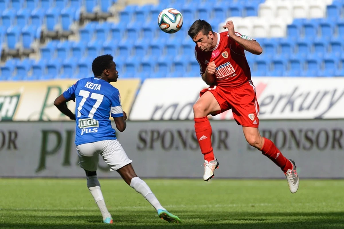 Piłkarze Lecha Poznań efektownie zainaugurowali ligowe rozgrywki, pokonując na własnym boisku Piasta Gliwice 4:0. Trzy bramki dla "Kolejorza" zdobył Vojo Ubiparip. Z kolei Zawisza Bydgoszcz pokonał Koronę Kielce 2:0, a Śląsk Wrocław wygrał z Ruchem także 2:0.
