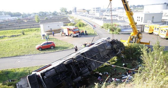 Kierowca polskiego autokaru uczestniczącego w tragicznym wypadku pod Dreznem, w którym zginęło 10 osób, pozostanie na wolności. Sąd w Dreźnie oddalił wniosek prokuratury o aresztowanie 44-letniego Polaka - podała w niedzielę wieczorem agencja dpa.