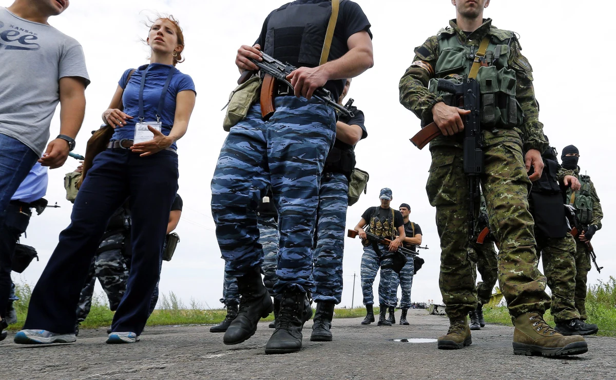 Przez barykady w pobliżu dworca kolejowego we wschodniej części miasta próbują się przedrzeć czołgi i wozy opancerzone - stwierdzili przedstawiciele samozwańczej Donieckiej Republiki Ludowej. Ukraińska Rada Bezpieczeństwa Narodowego i Obrony twierdzi natomiast, że to nie ukraińska armia jest odpowiedzialna za eksplozje i walki.