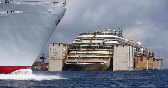 Na środę przełożono rozpoczęcie transportu wraku statku Costa Concordia z okolic wyspy Giglio do portu w Genui - poinformowali koordynatorzy bezprecedensowej operacji. Kolejne opóźnienie tłumaczy się przedłużaniem prac z powodu niepogody.