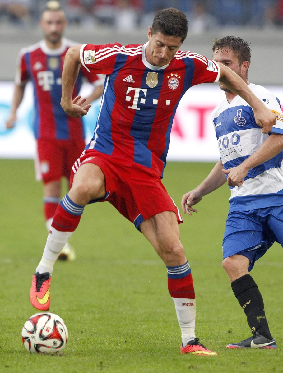 Robert Lewandowski zdobył swojego pierwszego gola dla Bayernu Monachium. Reprezentant Polski wpisał się na listę strzelców w debiucie w barwach mistrzów Niemiec. Bawarczycy zremisowali w meczu sparingowym z MSV Duisburg 1:1.