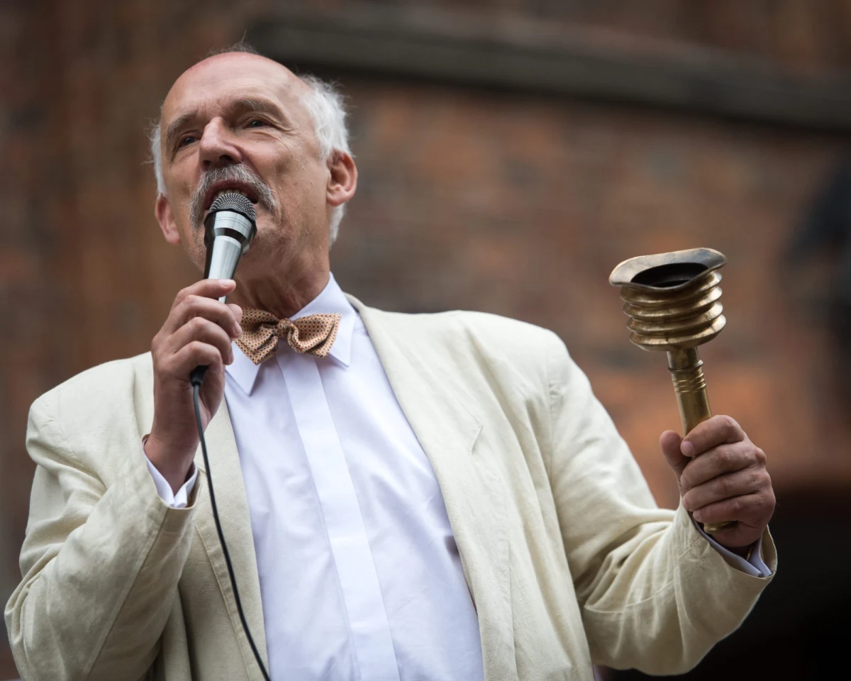 Jest taka stara afrykańska przypowieść o tym, jak skorpion chciał przeprawić się przez rzekę. Ponieważ nie umiał pływać, poprosił żabę, aby wzięła go na plecy. Ta obawiała się jednak, że skorpion ukąsi ją, ale przekonana przez niego, iż gdyby tak postąpił, z pewnością utonąłby razem z nią w nurtach rzeki, zgodziła się wziąć nietypowego pasażera. 