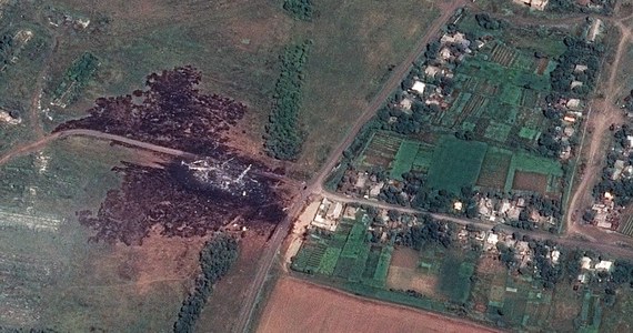 Przedstawiciel misji OBWE na Ukrainie Michael Bociurkiw oświadczył, że na miejscu katastrofy malezyjskiego samolotu na wschodzie Ukrainy nadal są ludzkie szczątki. Przed południem informowano, że pociąg z ciałami ofiar dotarł do Charkowa.