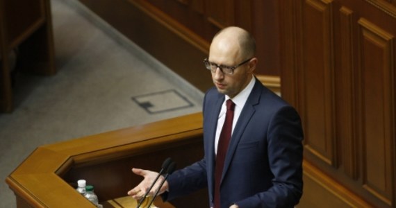 Arsenij Jaceniuk podał się do dymisji w związku z ogłoszonym w czwartek rozpadem koalicji rządowej. Dotychczasowy premier Ukrainy poinformował o swojej decyzji występując przed deputowanymi parlamentu.