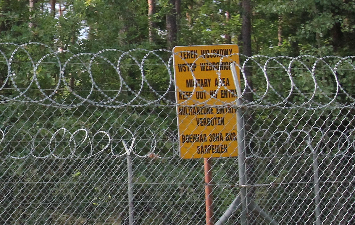 Amerykanie mogą pogrążyć Polskę w sprawie tajnych więzień CIA. W najbliższych tygodniach ma zostać opublikowane streszczenie raportu Senatu USA w sprawie stosowania tortur i miejsc, gdzie rządowa agencja przesłuchiwała podejrzewanych o terroryzm po zamachach z 11 września. Cały dokument liczył ponad 6 tysięcy stron. Teraz skrócona wersja leży w Białym Domu po wstępnej ocenie przez CIA.