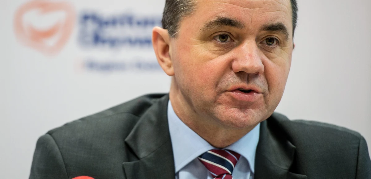 Wiceminister Zbigniew Rynasiewicz zabiera głos po raz pierwszy od czasu ujawnienia przez CBA tak zwanej afery podkarpackiej. I mówi, że "starał się tylko pomóc biznesmenom" ze swojego okręgu, ale żadnych korzyści nie przyjął, ani nie wykorzystywał swojego stanowiska.