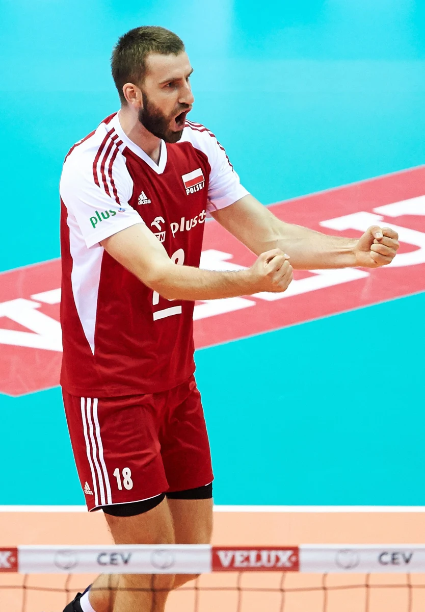 "Każdy z nas ma już z tyłu głowy mecz otwarcia na Stadionie Narodowym" - mówi na 36 dni przed startem mistrzostw świata w siatkówce Marcin Możdżonek. Środkowy reprezentacji Polski, który w przerwie między zgrupowaniami zorganizował w Warszawie trening dla najmłodszych adeptów tego sportu, w rozmowie z RMF FM informuje, że po kontuzji barku nie ma już śladu.