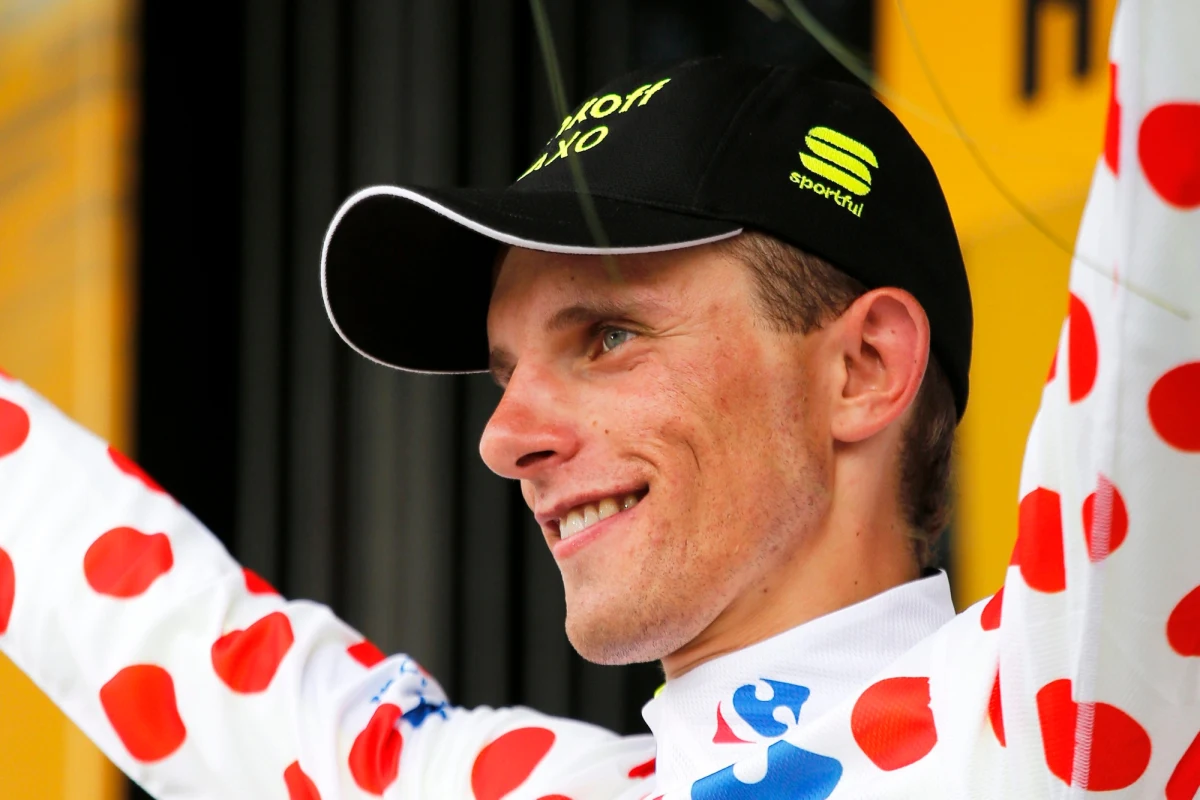 Właściciel kolarskiego zespołu Tinkoff-Saxo Oleg Tinkow obiecał Rafałowi Majce po sobotnim etapowym zwycięstwie w Tour de France, że jeśli ten wygra drugi raz i zwycięży w klasyfikacji górskiej, otrzyma samochód Aston Martin. Polak spełnił warunek - był w środę najlepszy na 17. etapie Wielkiej Pętli, a dzień później zapewnił sobie tytuł najlepszego górala wyścigu. Nie wiadomo na razie, czy rosyjski miliarder dotrzyma słowa.