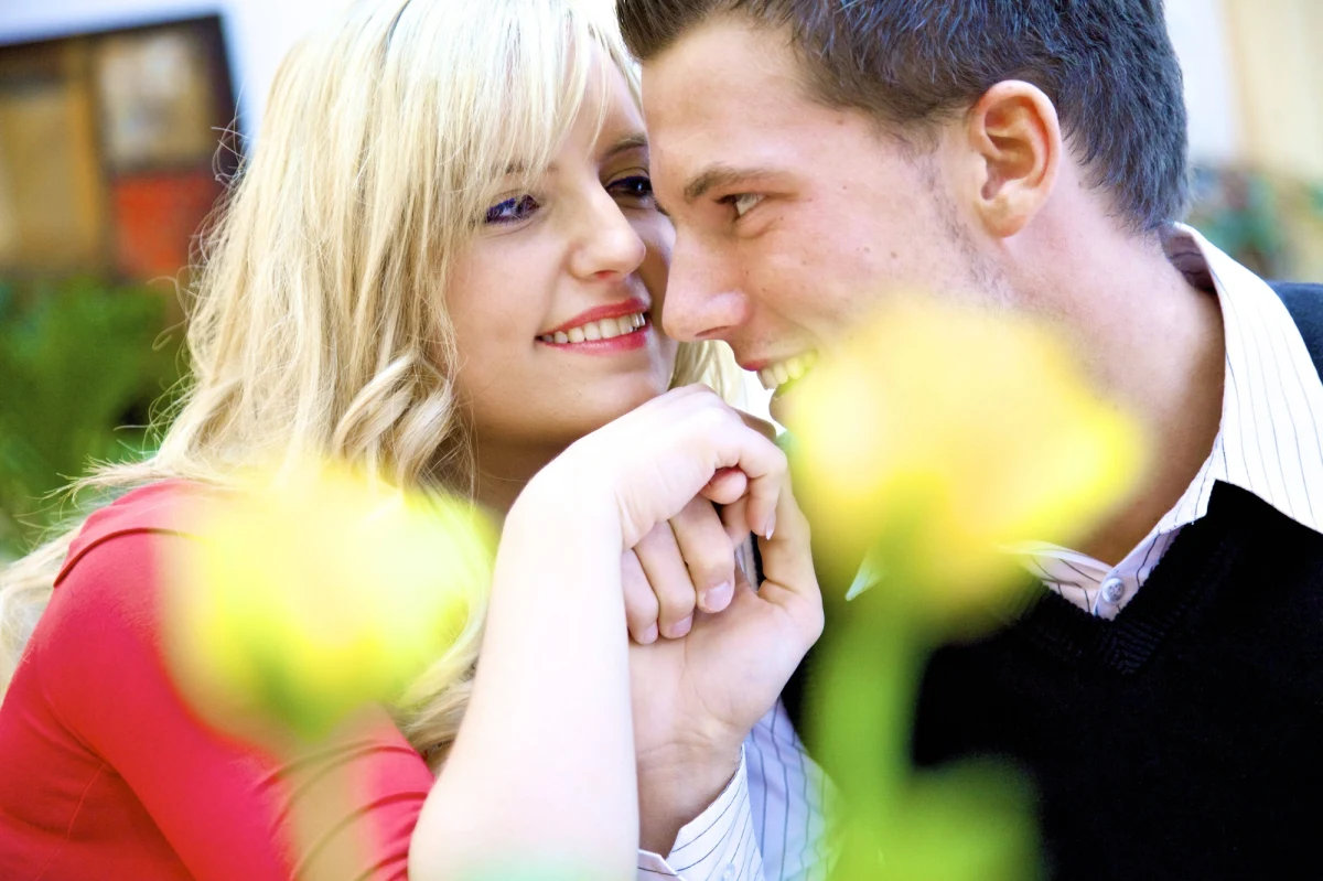 Miłe kobiety mają większe szanse u mężczyzn, mili mężczyźni, niekoniecznie większe szanse u kobiet. Izraelscy i amerykańscy psychologowie odsłaniają na łamach "Personality and Social Psychology Bulletin" kolejne tajemnice męsko-damskich relacji. Nie po raz pierwszy okazuje się, że kobiety są bardziej skomplikowane.