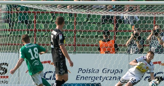 GKS Bełchatów pokonał Koronę Kielce 2:0 w pierwszym meczu 2. kolejki T-Mobile Ekstraklasy. Beniaminek zdobył na razie komplet punktów. Tydzień temu, na inaugurację sezonu, wygrał w Warszawie z Legią 1:0. Przynajmniej do soboty GKS będzie liderem tabeli.