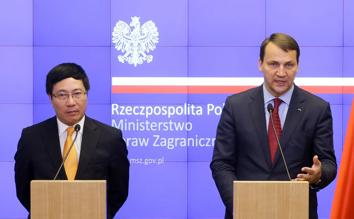 "Rosja z pewnością odpowie na nową rundę unijnych sankcji, co dla niektórych krajów, w tym Polski oznacza straty. Jednak w obliczu nieprzejednanej polityki Moskwy na Ukrainie UE nie ma innego wyjścia" - powiedział minister Radosław Sikorski brytyjskiej telewizji Channel 4.