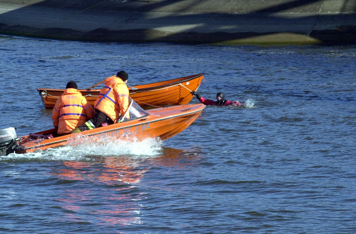 Dwie osoby zginęły w tragicznym wypadku nad Zalewem Siemianówka w województwie podlaskim. Samochód, którym jechało czterech mężczyzn, wpadł do zbiornika. 52-letni kierowca był pijany. Informację na ten temat dostaliśmy na Gorącą Linię RMF FM.