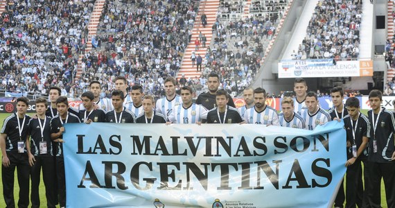 30 tysięcy franków szwajcarskich kary musi zapłacić Argentyńska Federacja Piłkarska. FIFA nałożyła grzywnę za baner z napisem "Falklandy są argentyńskie", wywieszony przez piłkarzy reprezentacji przed towarzyskim meczem ze Słowenią 7 czerwca.